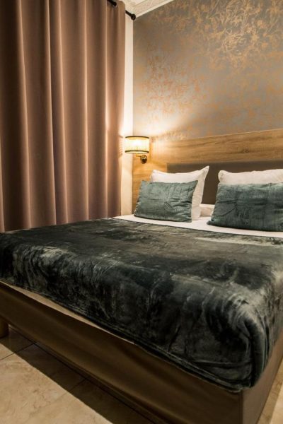 Chambre double de l'Hôtel Parisien à Nice