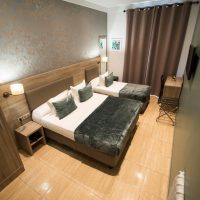 Chambre triple de l'Hôtel Parisien à Nice