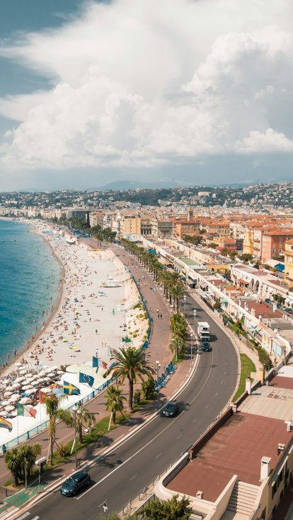 Les toits et la baie de Nice